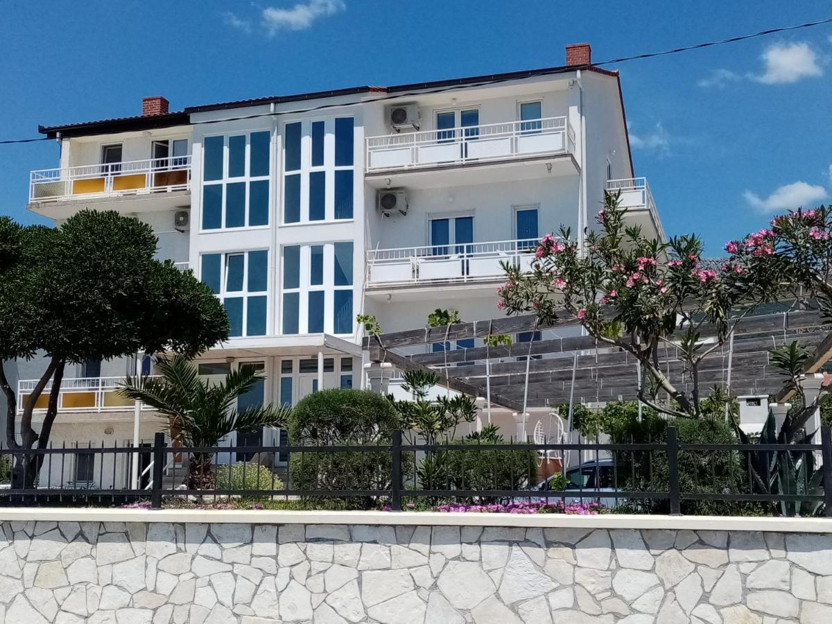 Apartman Figaro Pogled Od Milijun Dolara, 2 Tusa, 2 Wc Kaštela Exterior foto