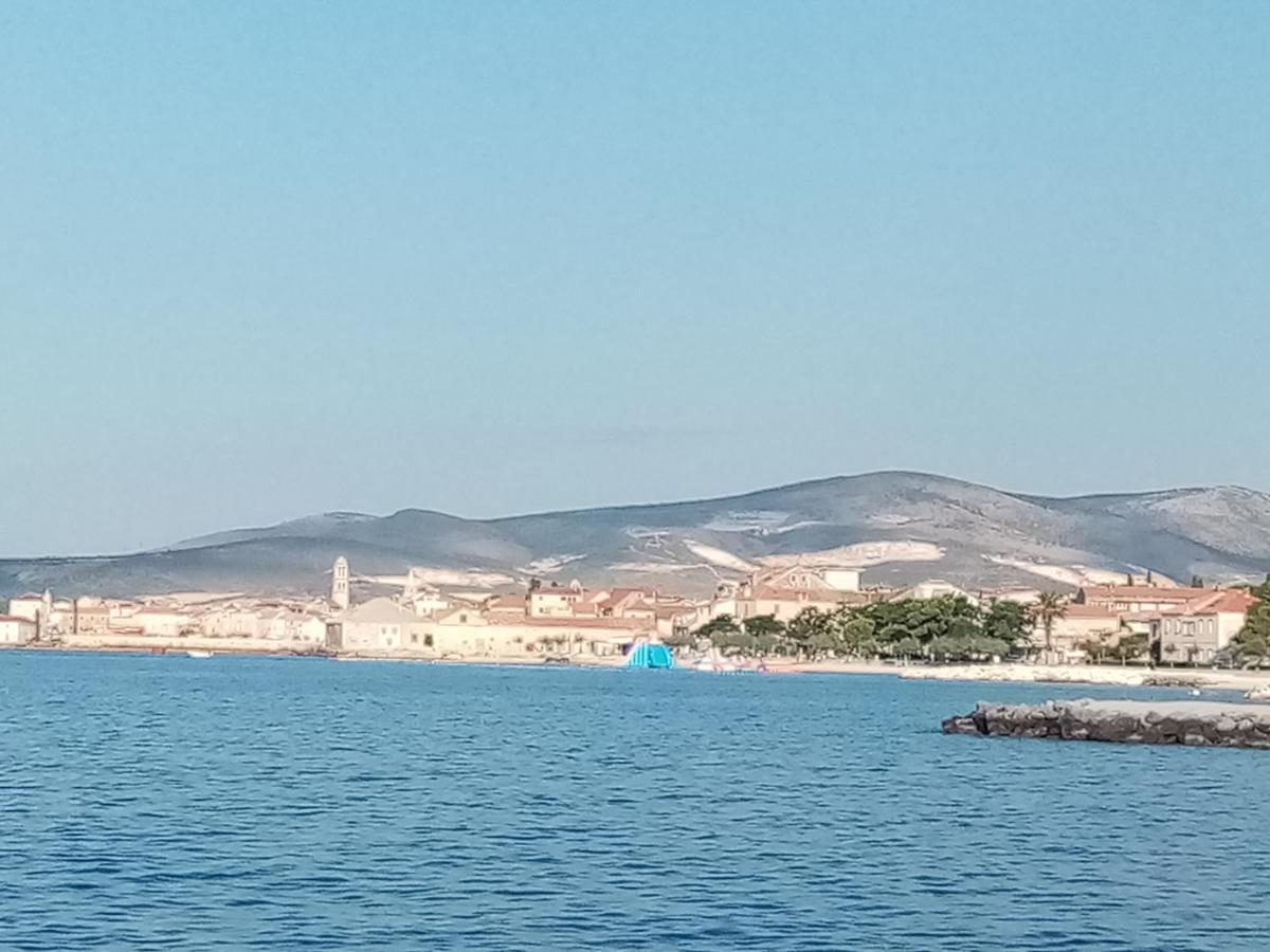 Apartman Figaro Pogled Od Milijun Dolara, 2 Tusa, 2 Wc Kaštela Exterior foto