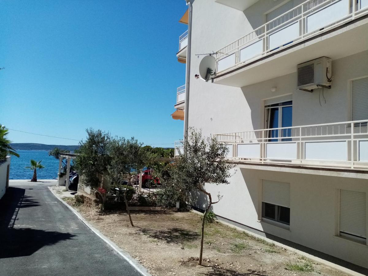 Apartman Figaro Pogled Od Milijun Dolara, 2 Tusa, 2 Wc Kaštela Exterior foto