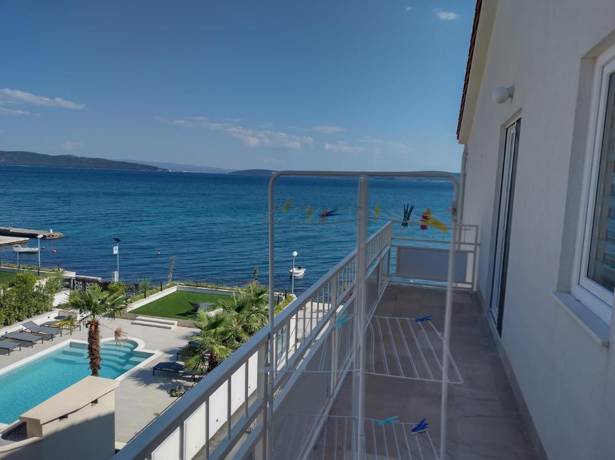Apartman Figaro Pogled Od Milijun Dolara, 2 Tusa, 2 Wc Kaštela Exterior foto