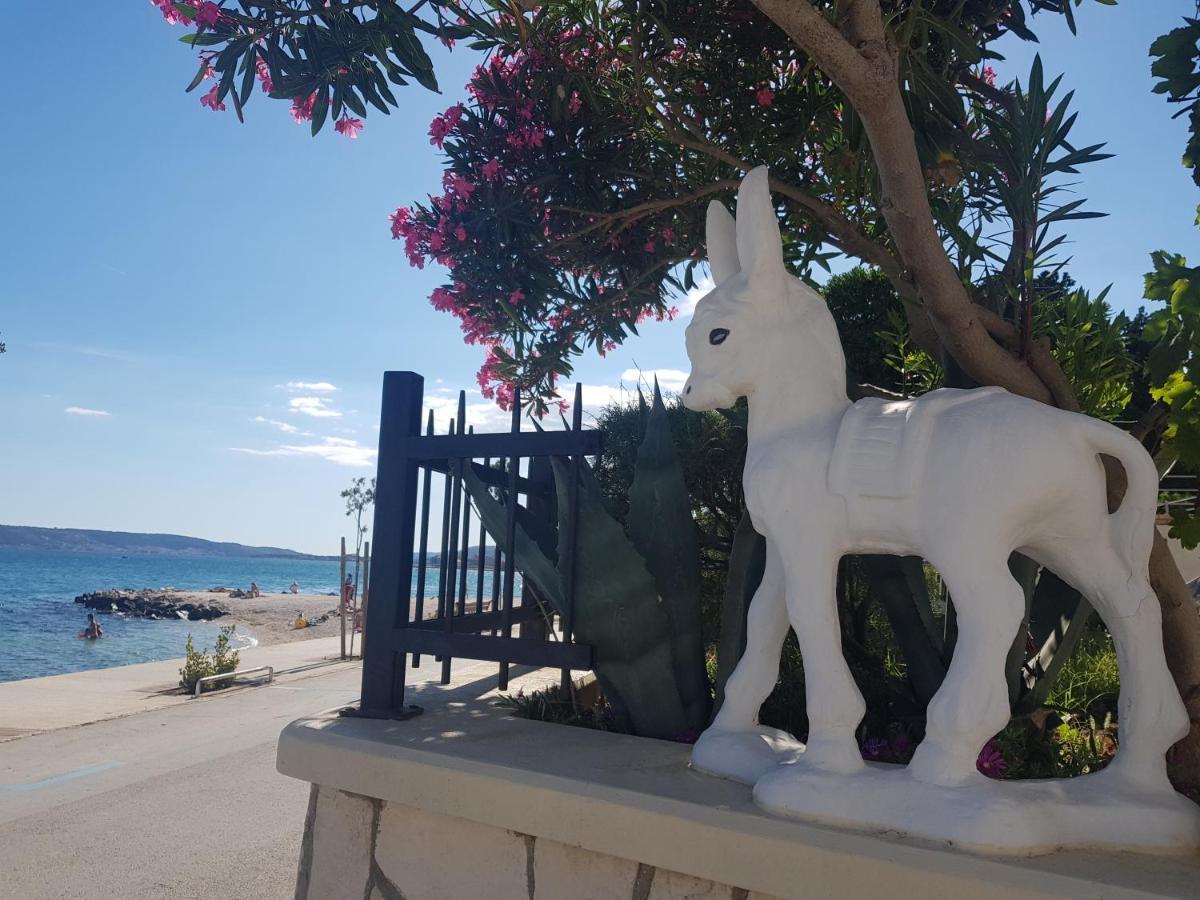 Apartman Figaro Pogled Od Milijun Dolara, 2 Tusa, 2 Wc Kaštela Exterior foto